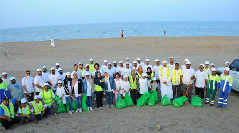بنك بيروت يقوم بحملة لتنظيف شاطئ السيب - الحيل بمشاركة موظفيه
